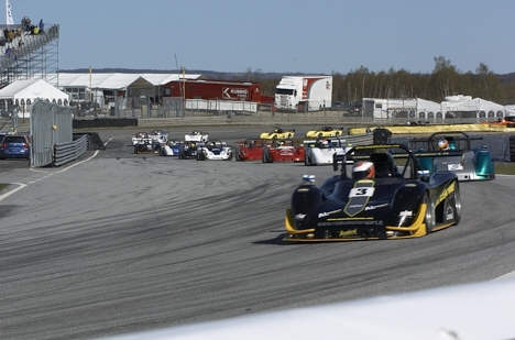 Emma fører feltet an i starten på Sturup Raceway